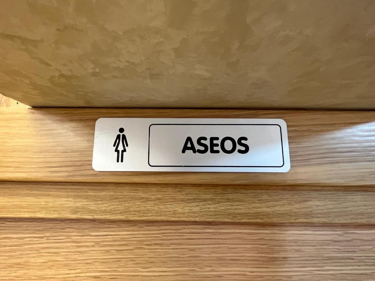 Velvet Hostel Madryt Zewnętrze zdjęcie