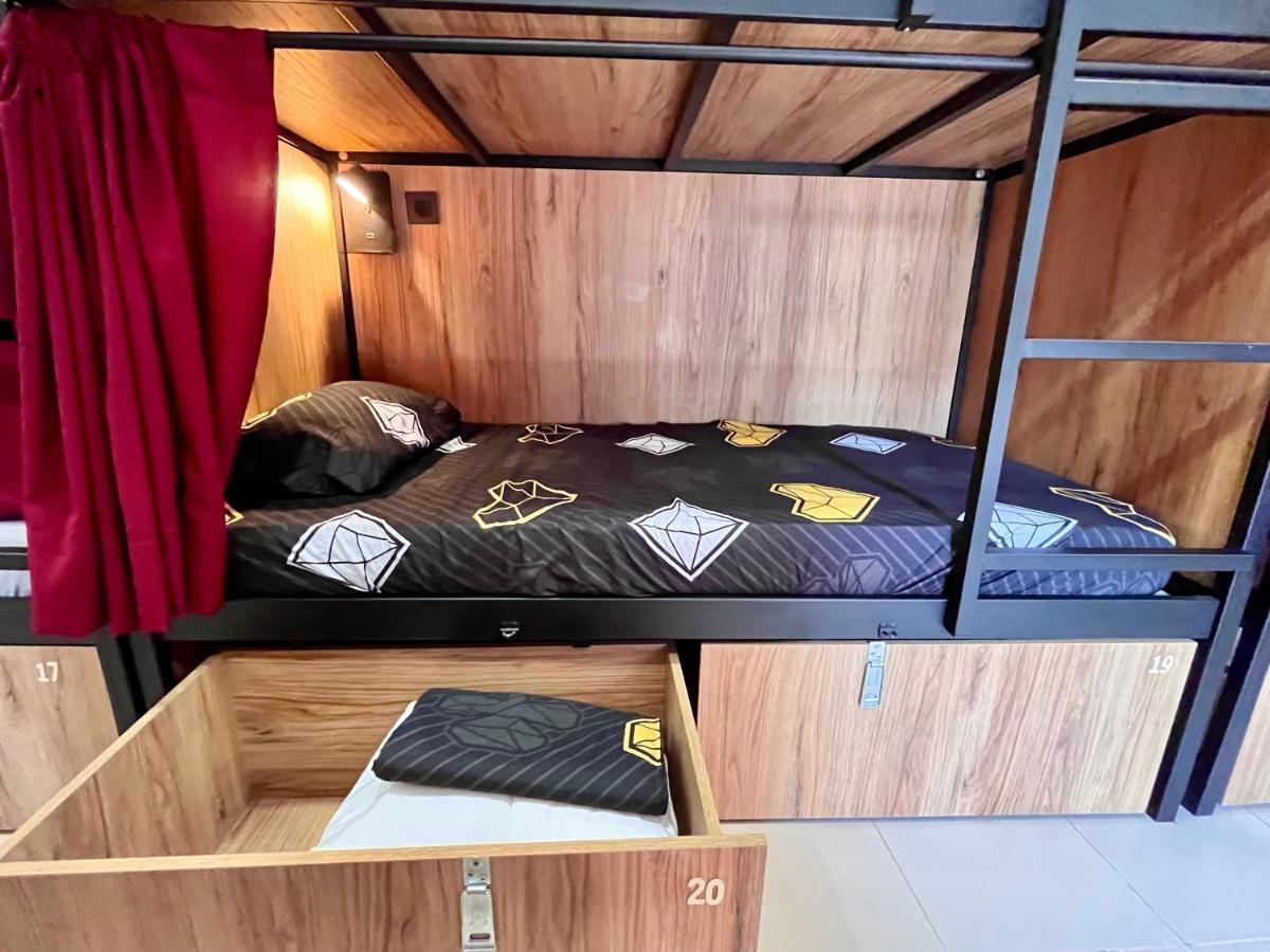 Velvet Hostel Madryt Zewnętrze zdjęcie