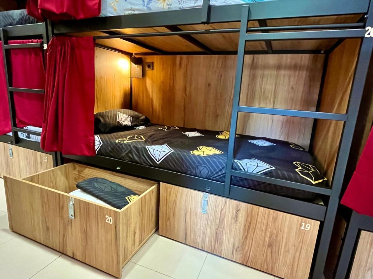 Velvet Hostel Madryt Zewnętrze zdjęcie