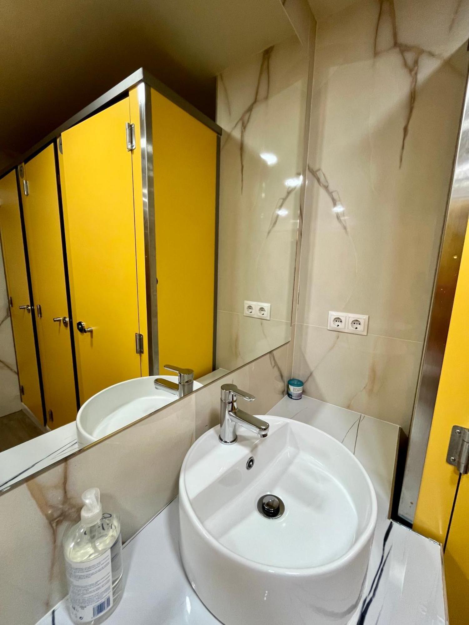 Velvet Hostel Madryt Zewnętrze zdjęcie