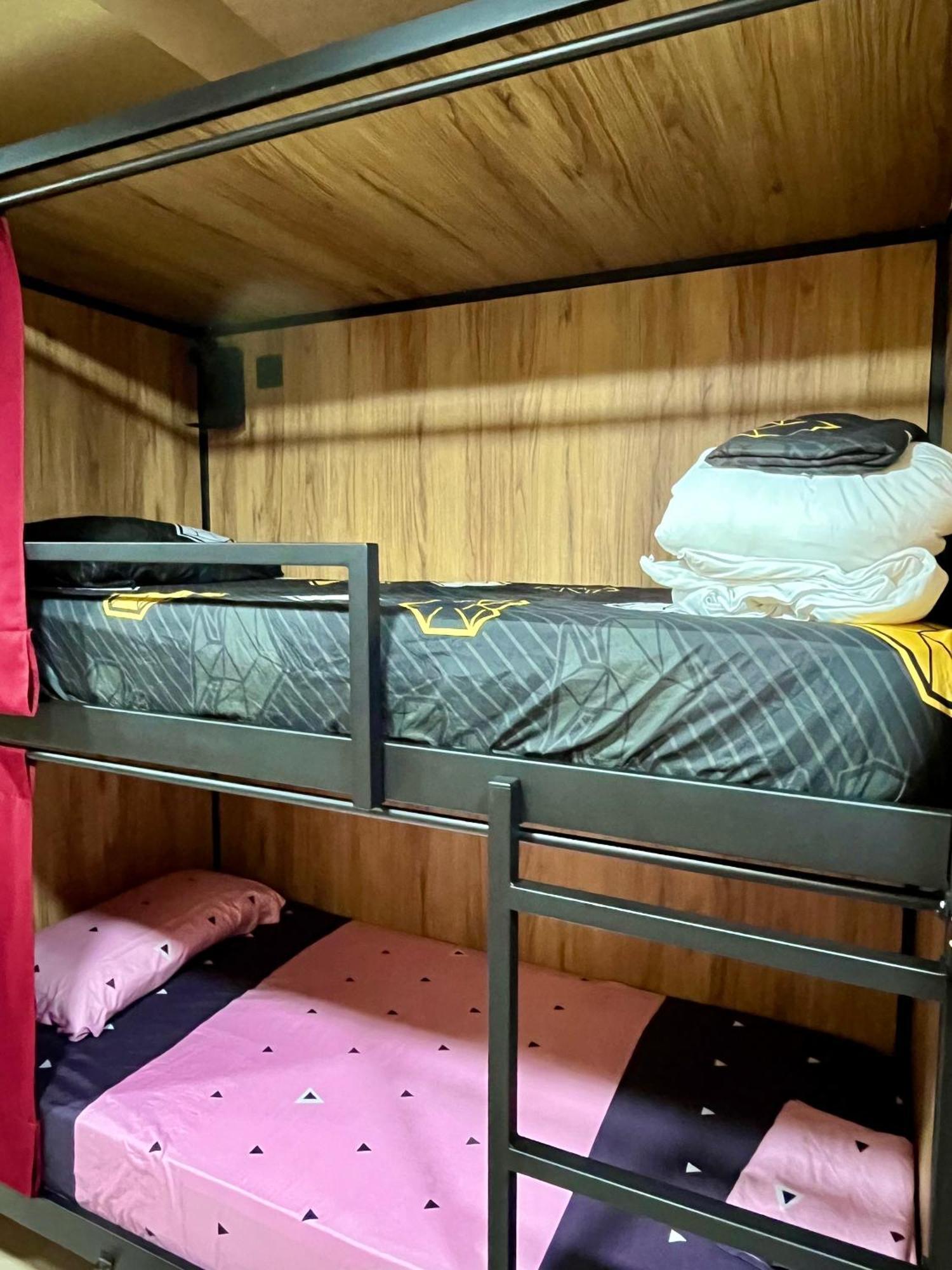 Velvet Hostel Madryt Zewnętrze zdjęcie