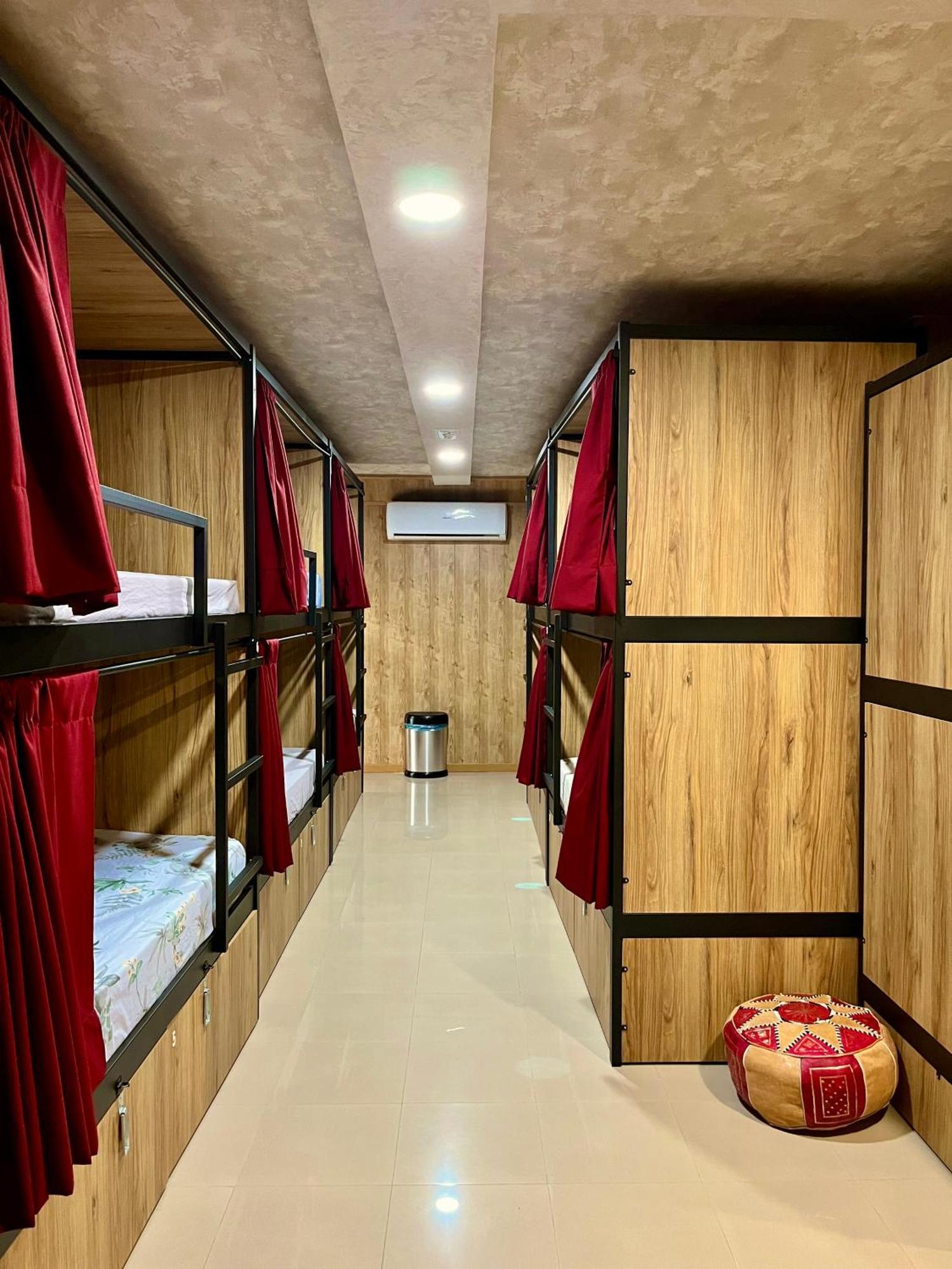 Velvet Hostel Madryt Zewnętrze zdjęcie