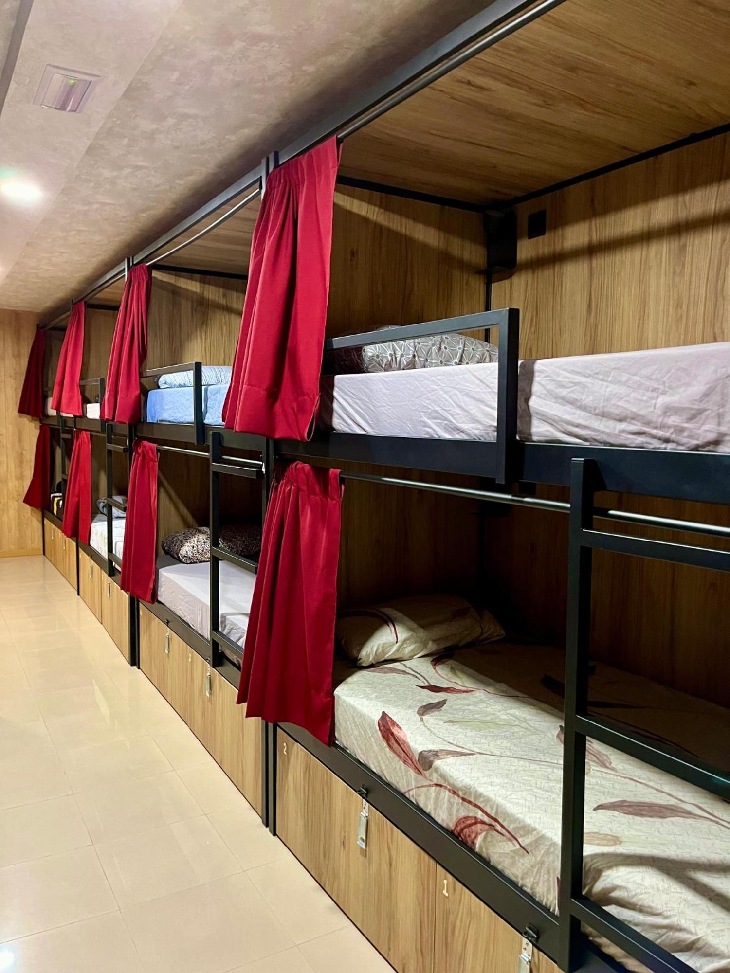 Velvet Hostel Madryt Zewnętrze zdjęcie