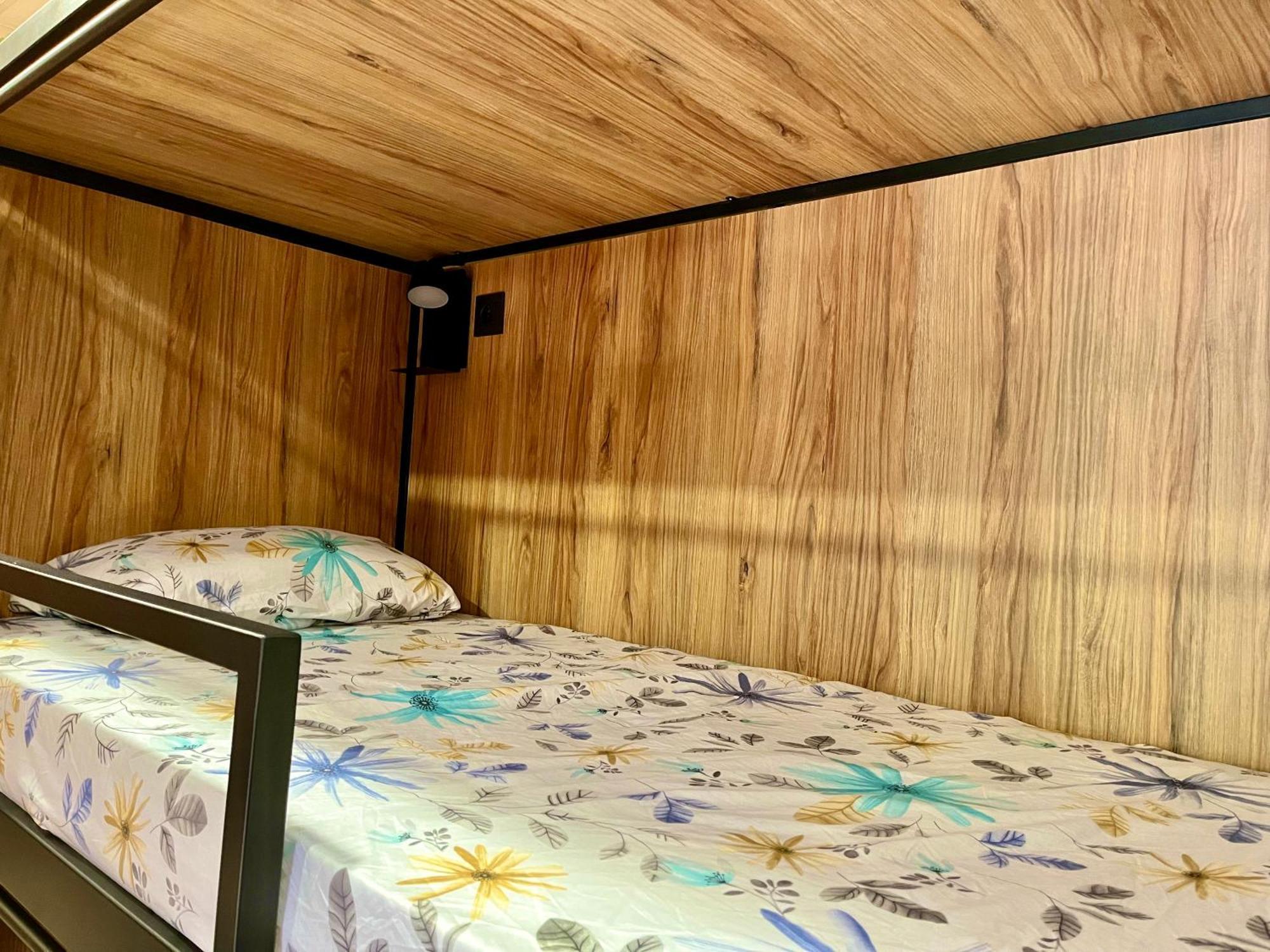 Velvet Hostel Madryt Zewnętrze zdjęcie