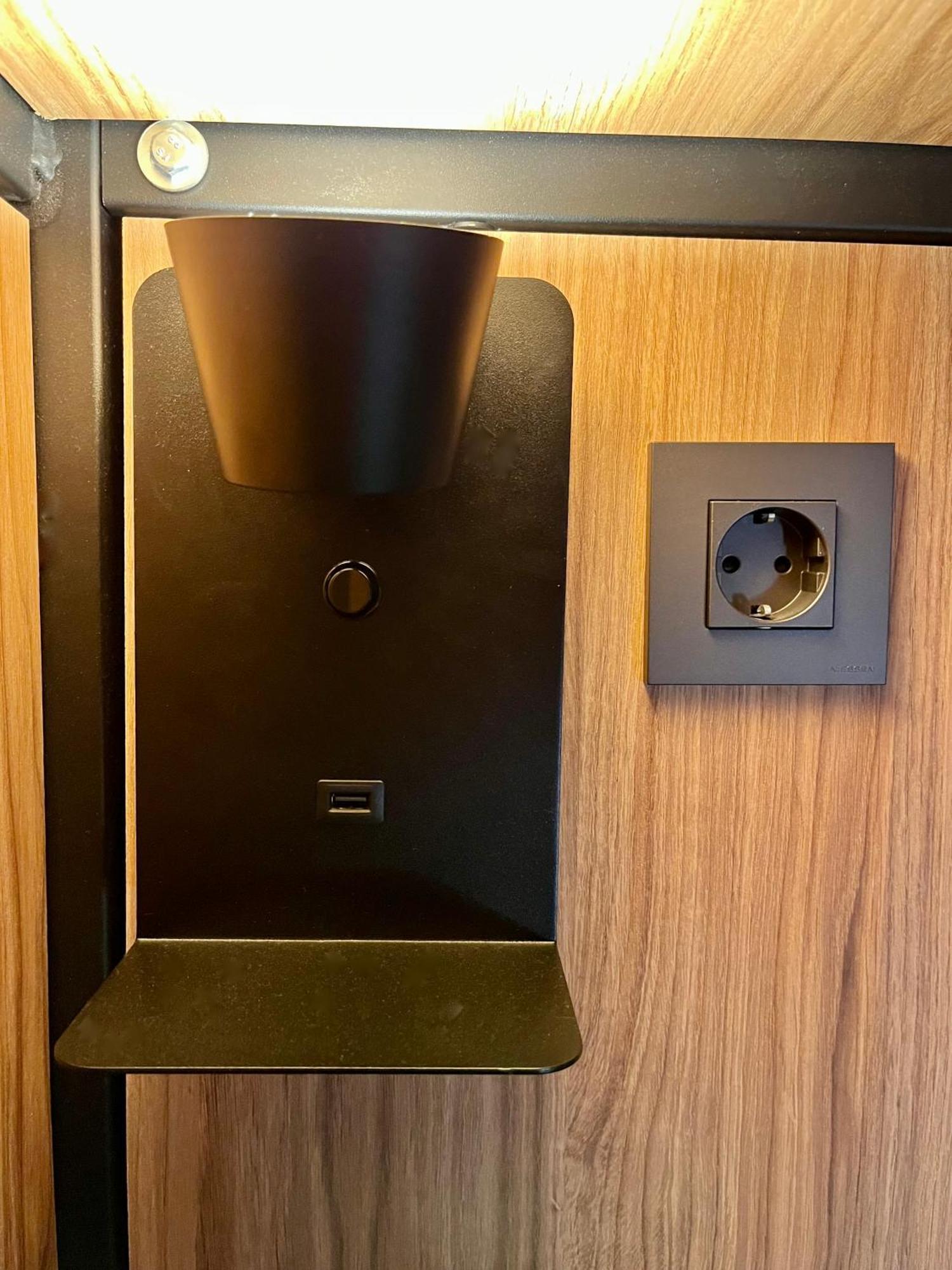 Velvet Hostel Madryt Zewnętrze zdjęcie